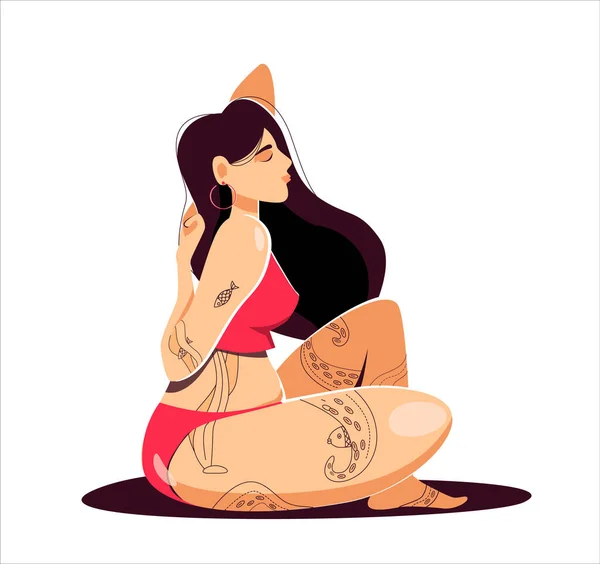 Atraktivní a velká mladá tetovaná žena sedí s rukama sepjatýma za zády - vektorová ilustrace izolovaná na bílém pozadí. Koncept sebepřijatelnosti, harmonie a tělesné pozitivity — Stockový vektor