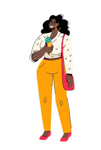 Hermosa joven afroamericana mujer en blusa y elegantes pantalones amarillos comiendo helado. Concepto de cuerpo positivo, auto-aceptación. Ilustración vectorial aislada sobre fondo blanco — Vector de stock