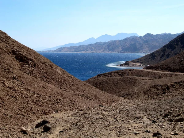 Havsstrand Shoal Blå Havet Berg Och Himmel Abstraktion Bakgrund Sinay — Stockfoto