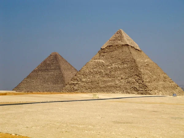 Pirâmides Khafre Cheops Gizé Vista Lado Deserto — Fotografia de Stock