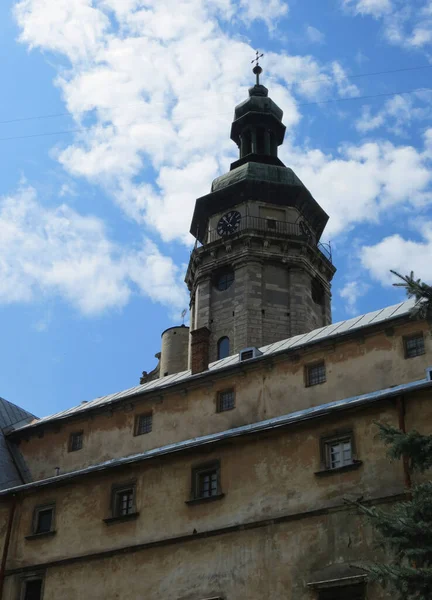 Torre Relógio Catedral Sobre Fundo Céu Azul Com Nuvens Igreja — Fotografia de Stock