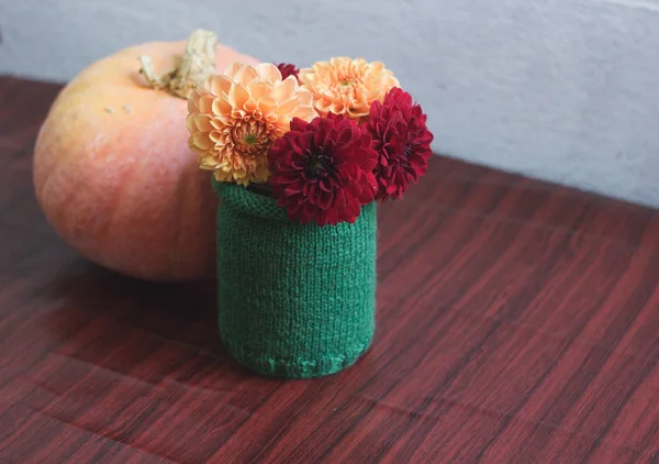 Autumn still life with pumpkin and  vase of dahlias — Stock Photo, Image