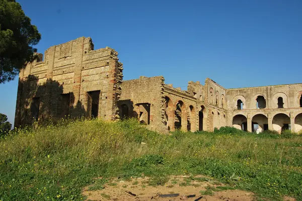 terk edilmiş Manastırı