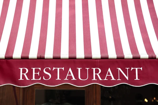 Striped french restaurant canopy in Paris france. — Stock Photo, Image