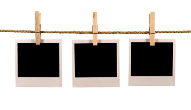 Birkaç boş polaroid tarzı anlık fotoğraf asılı çerçeveleri yazdırma 