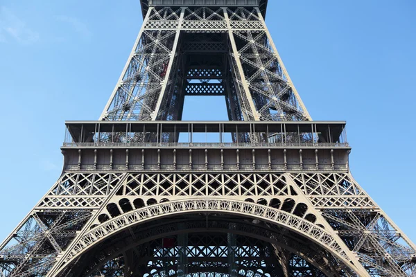 Torre Eiffel seção do meio primeiro andar closeup — Fotografia de Stock