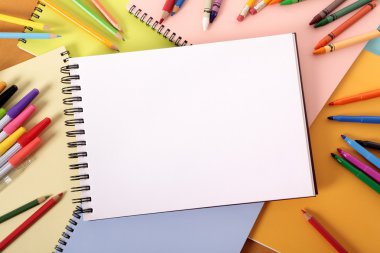 Öğrencinin Resepsiyon boş Sanat kitap ile