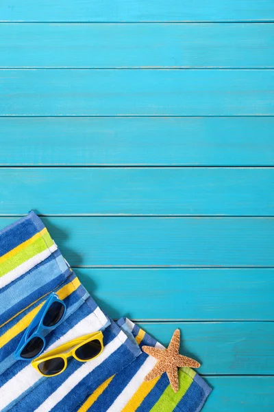 Escena de playa con terraza azul —  Fotos de Stock