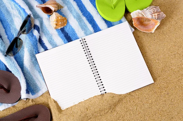 Fondo de playa con marco de libro de escritura — Foto de Stock