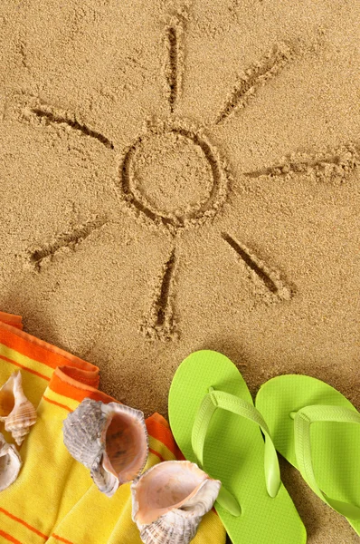 Fondo de playa con dibujo al sol —  Fotos de Stock