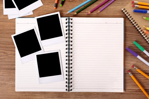 College student desk with blank photo album and several polaroid — Stock Photo, Image