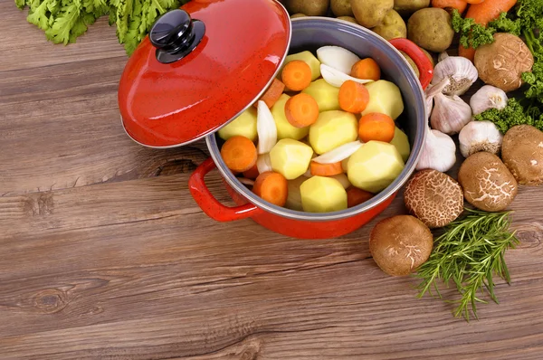 Casserole with organic vegetables — Stock Photo, Image