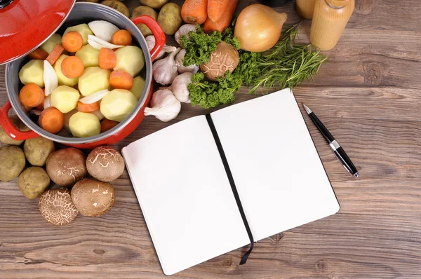 Casserole with organic vegetables — Stock Photo, Image