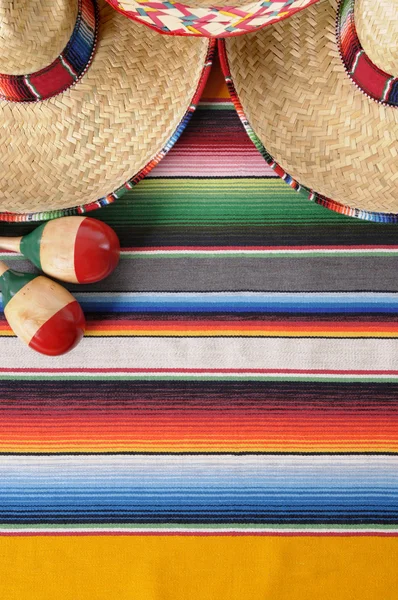 Sombreros mexicanos y maracas —  Fotos de Stock