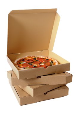Taze pişmiş Pizza teslim kutuları yığını ile