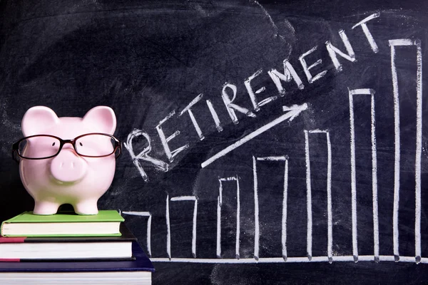 Emeklilik tasarruf mesaj ile Piggy banka — Stok fotoğraf