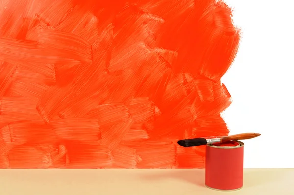 Частково пофарбована червона стіна — стокове фото