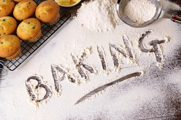 Kuchen backen mit Zutaten — Stockfoto