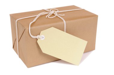 Etiket ile küçük kahverengi paket