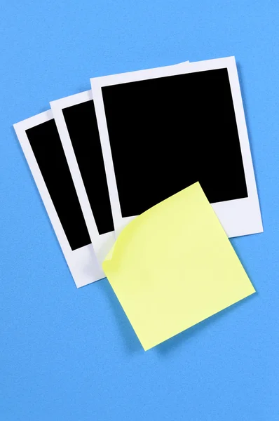 Blank photo prints with yellow sticky note — Stock Photo, Image