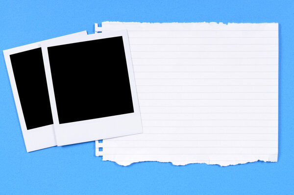 Отпечатки чистых фотографий с разорванной бумагой
