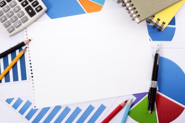 Boş defter kağıt ile finansal arka plan