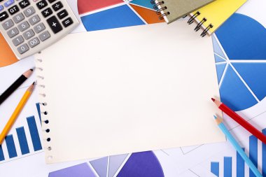 Boş defter sayfaları ile finansal arka plan