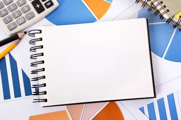 Fundo financeiro com caderno em branco — Fotografia de Stock