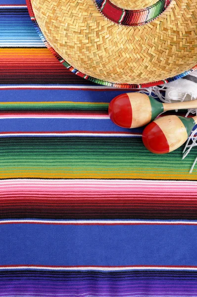 Fondo mexicano con manta y sombrero tradicionales —  Fotos de Stock