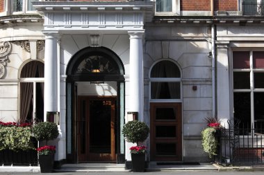 Küçük lüks otel Londra'nın girişine