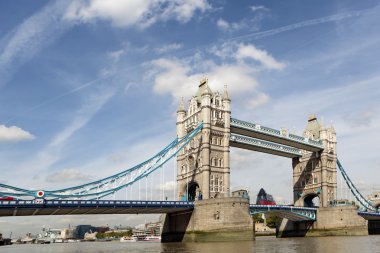 Kule köprü manzara kırmızı Londra otobüs ile