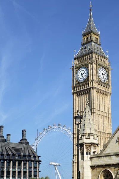 Big Ben kilátás a Parlament-téren — Stock Fotó