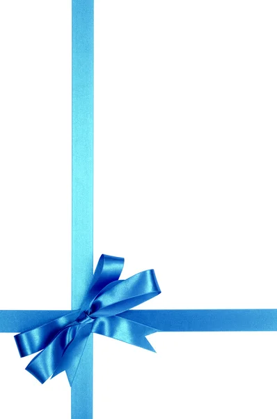 Hafif mavi hediye şerit yay üzerinde izole beyaz arka plan dikey — Stok fotoğraf