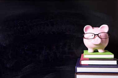 Gözlük ve blackboard kumbara