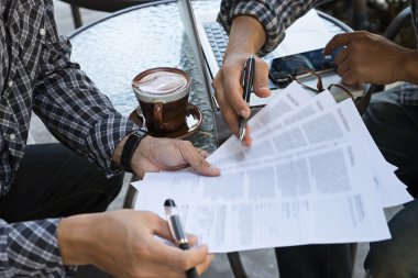 iş adamı el kağıt işi