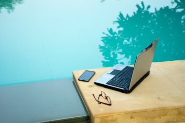 dizüstü bilgisayar cep telefonu gözlük Yüzme