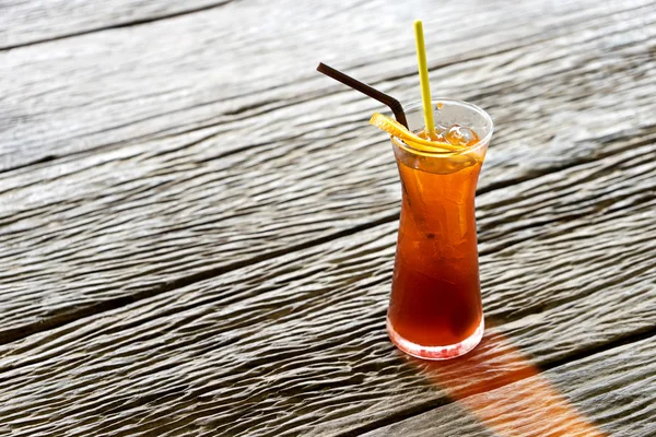 Lemon ice tea on wood — Stock Photo, Image