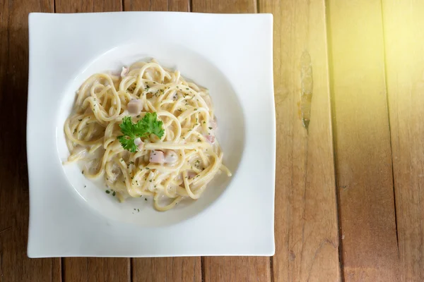 Spaghetti cabonara in white dish — Stock Photo, Image