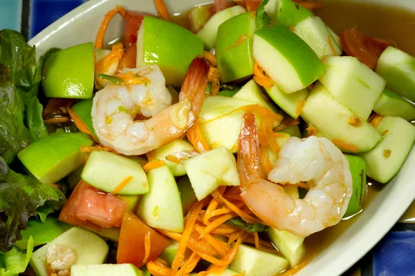 Apfel-Garnelen-Salat thailändischer Art — Stockfoto