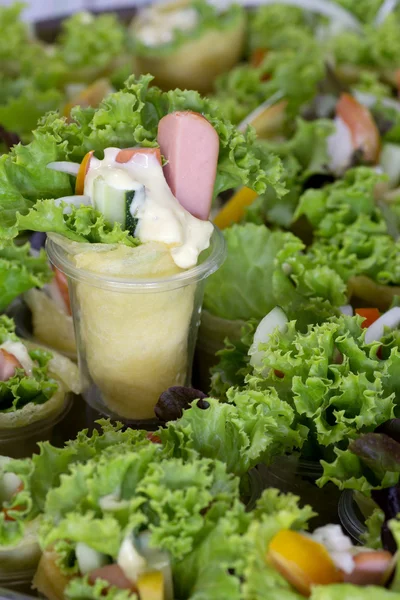 Gruppe Wurst Crepe grüner Salat — Stockfoto