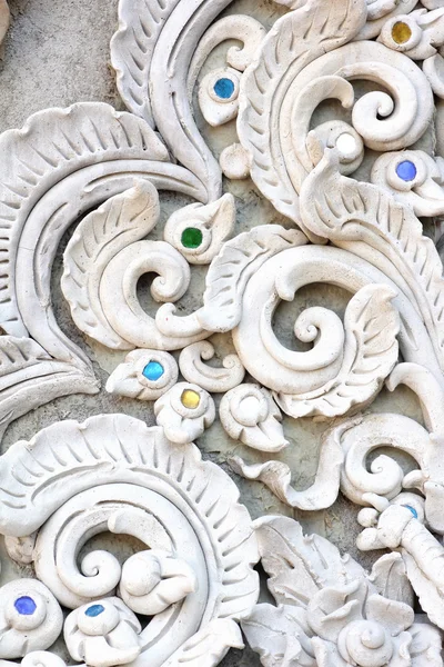 Stuckatur vit skulptur dekorativa mönster — Stockfoto