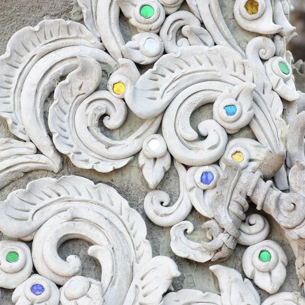 Stucwerk witte sculptuur decoratief patroon wanddecoratie — Stockfoto
