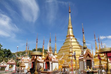 Altın pagoda wat phra borommathat tak 