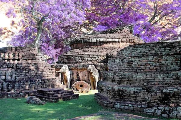 Vecchio tempio antico wat in kamphaeng phet — Foto Stock