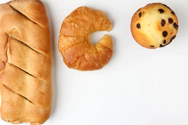 Panadería de croissant sobre mesa de fondo blanco — Foto de Stock