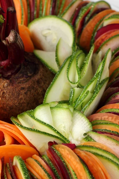 Salatgurke Rote-Bete-Karotte in Scheiben geschnitten — Stockfoto