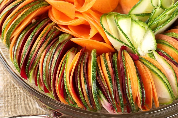 Salatgurke Rote-Bete-Karotte in Scheiben geschnitten — Stockfoto