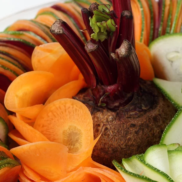 Salatgurke Rote-Bete-Karotte in Scheiben geschnitten — Stockfoto