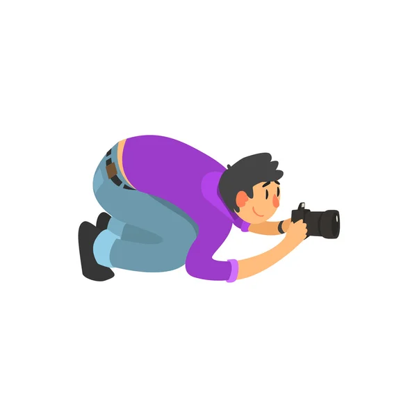 Hombre tomando fotos desde abajo — Vector de stock