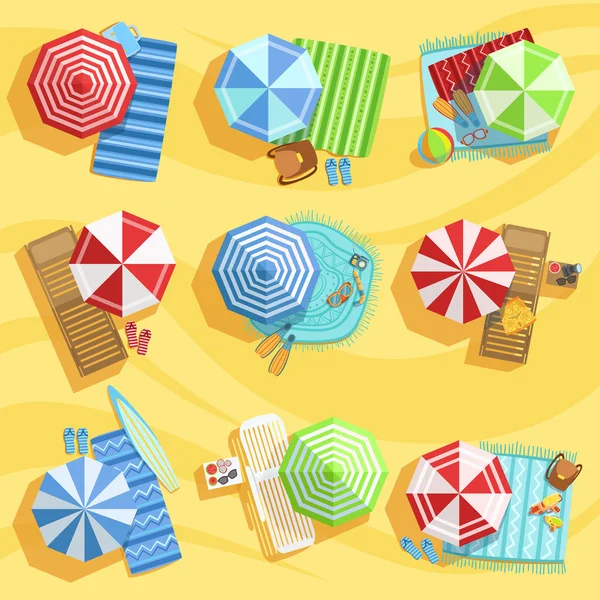 Sandy Beach From Above With Umbrellas And Sunbeds — Stock Vector